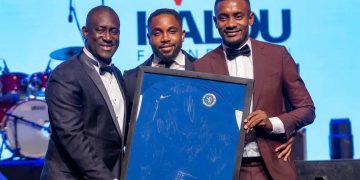 Le maillot porté par l’ancien international ivoirien Salomon Kalou sous les couleurs de Chelsea FC a été vendu aux enchères à hauteur de 17,5 millions FCFA