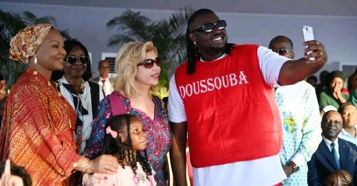 Dominique Ouattara, a exprimé ce lundi 18 mai 2026, une vive émotion à la suite du décès de l’artiste musicien Abomé Léléphant