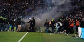 La rencontre a été définitivement arrêtée à la 22e minute à la suite d’incidents graves impliquant des supporters nantais