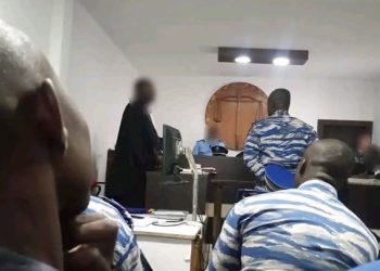 Le Tribunal militaire d’Abidjan a rendu, le 4 juin 2026, une décision particulièrement sévère dans une affaire de racket impliquant un sous-officier des forces de défense et de sécurité. L’adjudant K.K.D