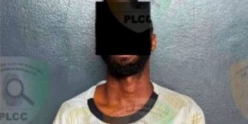 Côte d’Ivoire : Un chauffeur VTC arrêté après des injures répétées contre une cliente
