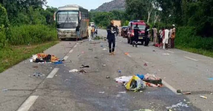 5 morts dans une collision