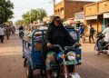 Une conductrice de tricycle