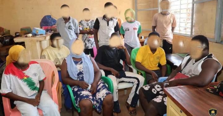 La Police municipale de Ouagadougou a interpellé douze jeunes, âgés de 13 à 19 ans, dans une villa du quartier Kouritenga