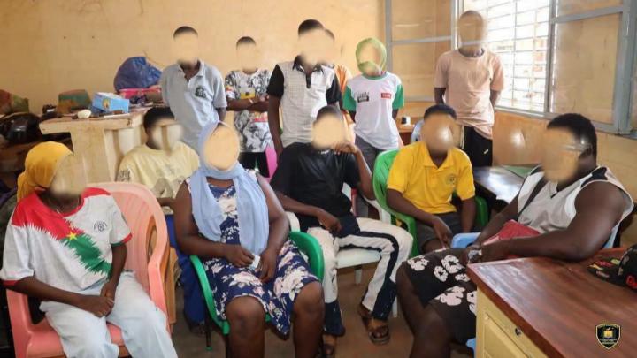 La Police municipale de Ouagadougou a interpellé douze jeunes, âgés de 13 à 19 ans, dans une villa du quartier Kouritenga