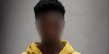 Un adolescent de 17 ans meurt d’un jet de pierre
