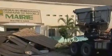 Un grave accident de la circulation s'est produit le lundi 20 juillet 2026 aux environs de 17 heures dans la cour de la Mairie de Séguéla